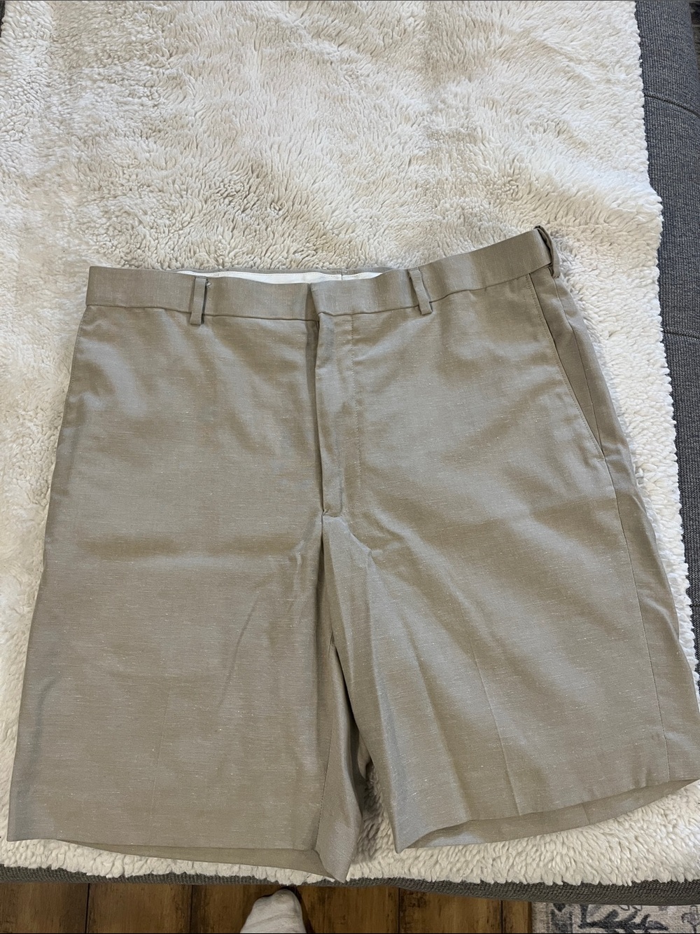 Savane Men’s Flat Front Shorts in Light Tan